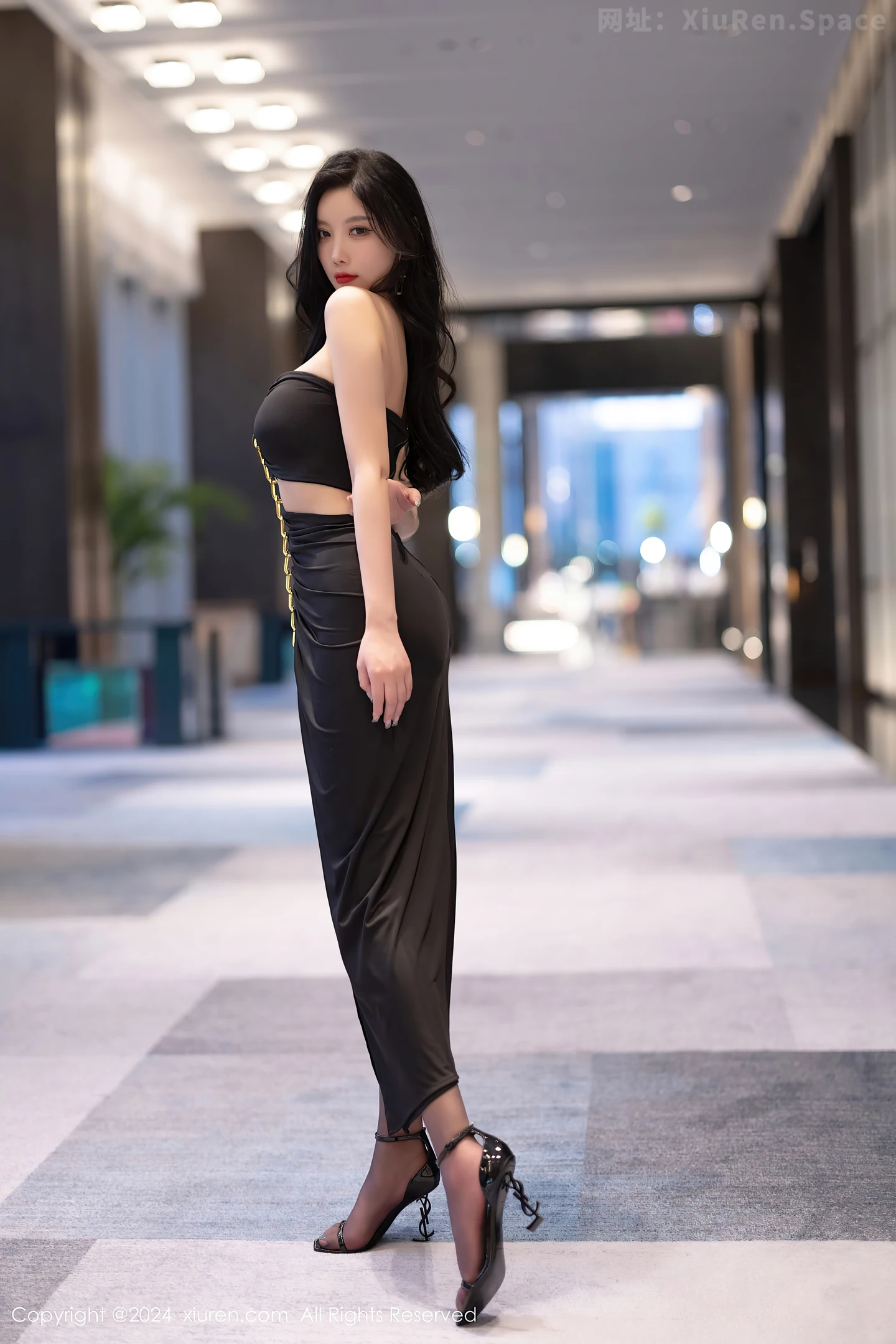 图片[4]-[XiuRen秀人网]VOL.8484 女神杨晨晨Yome黑色长裙露性感黑色内衣配超薄黑丝极致魅惑写真76P-秀人网官方网站